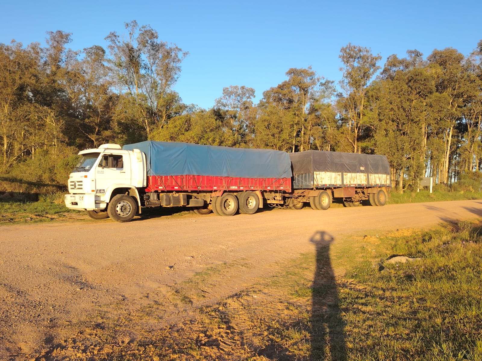 Camión y zorra en operación